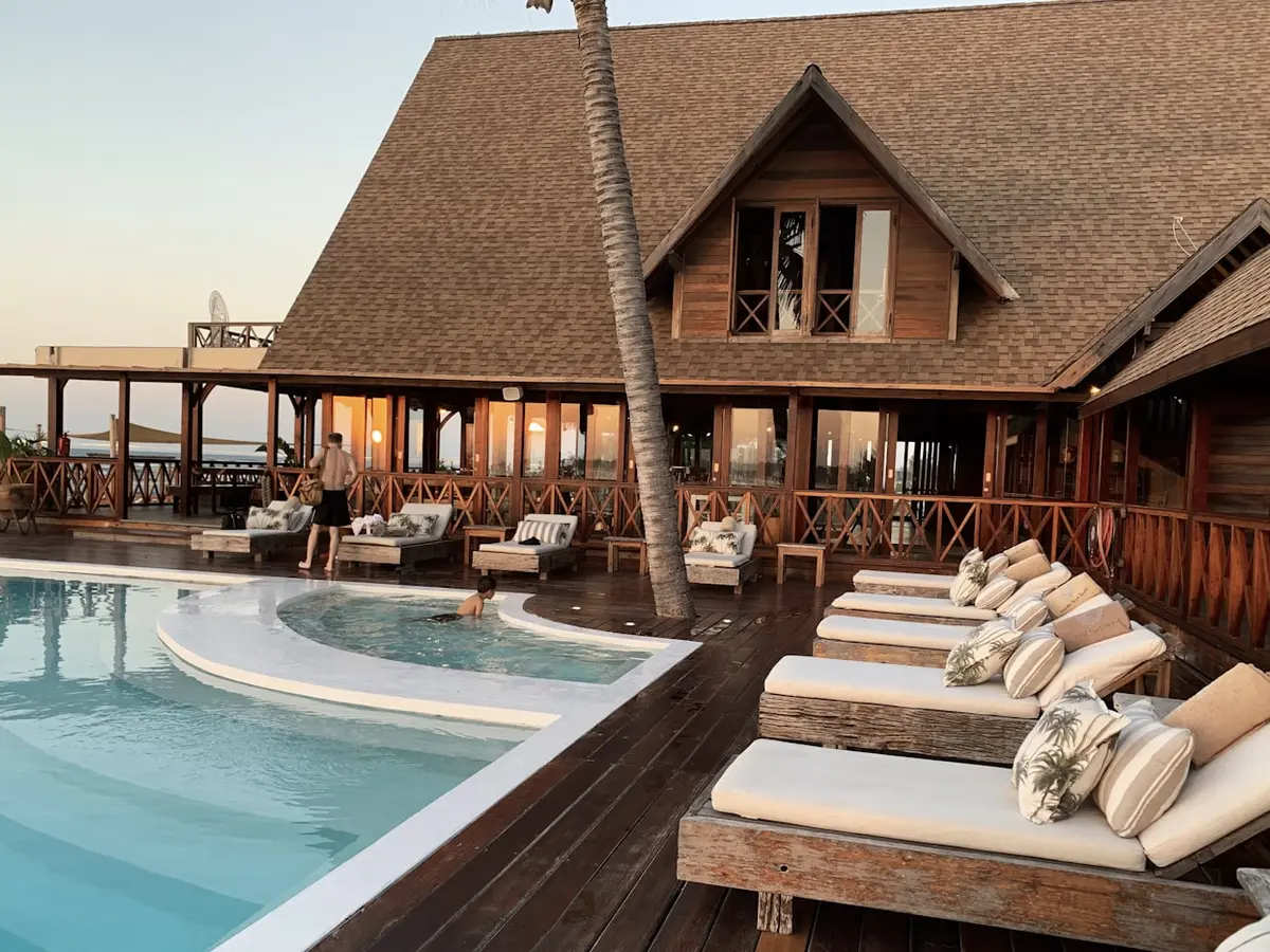 Hotel & Travel